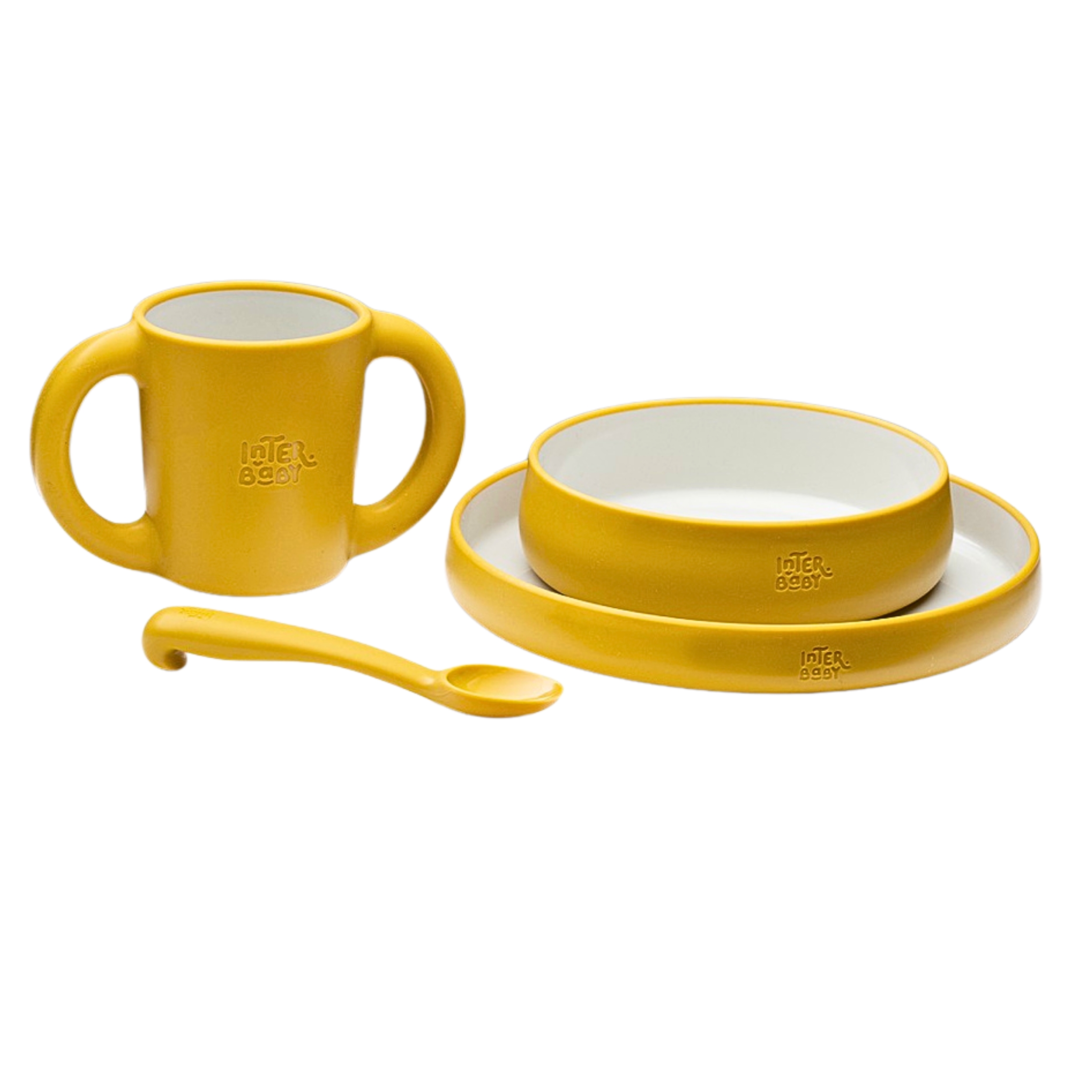 Juego de vajilla color ocre compuesta por dos platos, una cuchara y un vaso