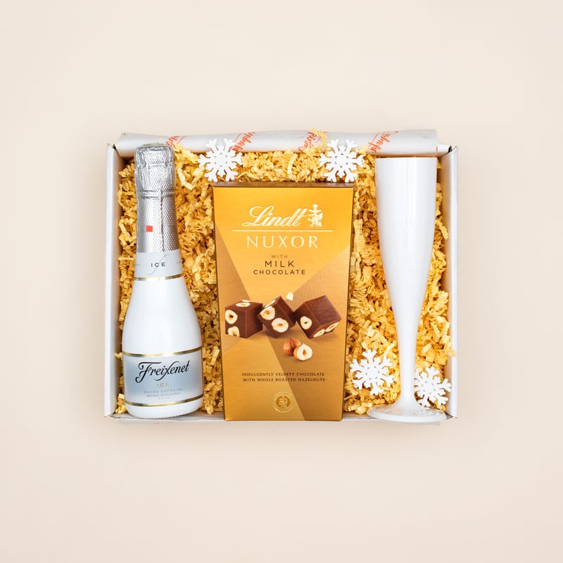 Cesta Brindis Navideño Freixenet Ice con Bombones Nuxor image number null