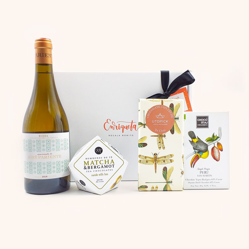 Cesta Vino Dulce de Rueda con Chocolates y Bombones Prémium image number null