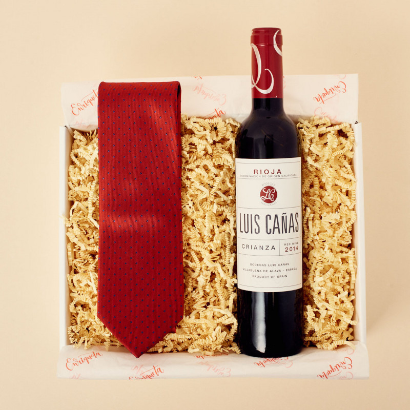 Sofisticación con vino y corbata image number null